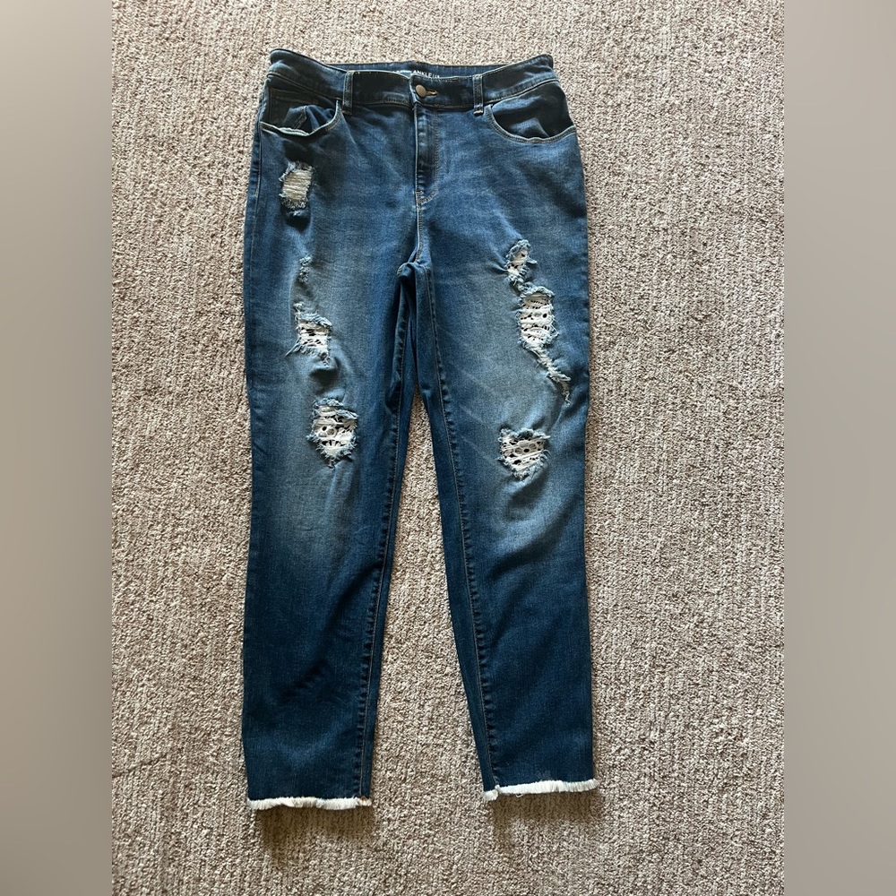 Chicos platinum ankle with white lace detail on legs- worn once